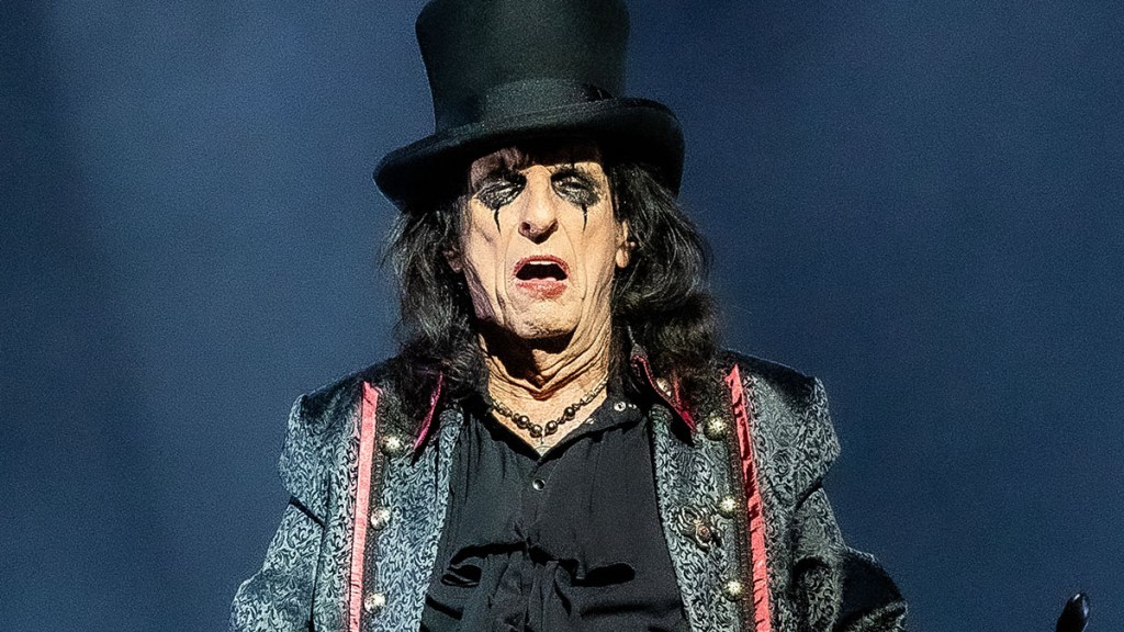 Alice Cooper Alice's Attic Tour Setlist